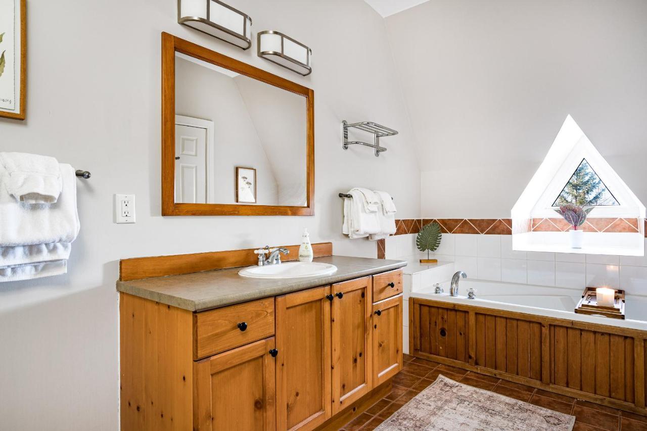 Beautiful & Bright 3 Bed Townhome Near Village The The Blue Mountains Exterior foto